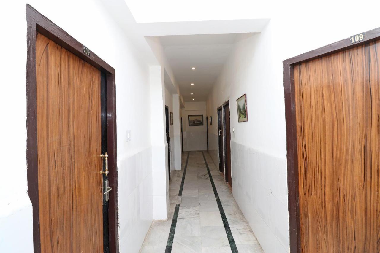 Oyo 8379 Hotel Kamal Lucknow Exterior foto